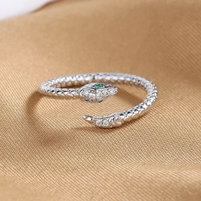 Elegant Luxury Ring with Snake Decor - Image 2
