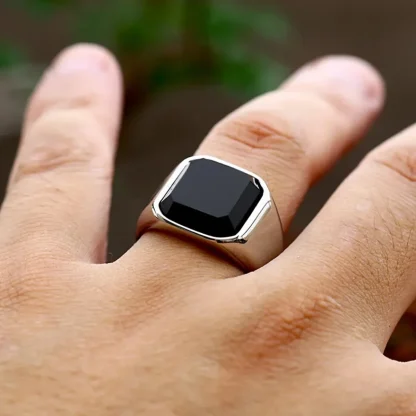 Black Gemstone-like Ring with Square Shape - Image 6