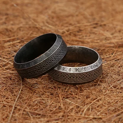 Vintage-style Ring with Carved Design - Image 3