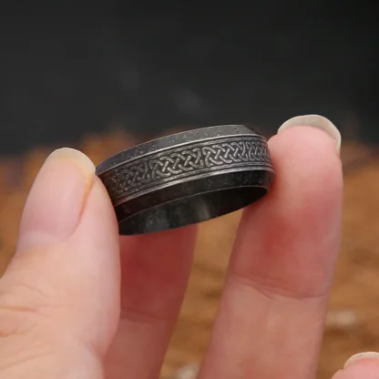 Vintage-style Ring with Carved Design - Image 5