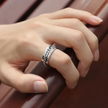 Rotatable Ring with Chain Design - Image 3