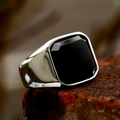 Black Gemstone-like Ring with Square Shape - Image 4