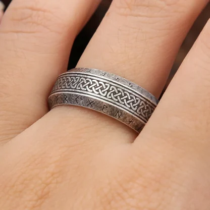 Vintage-style Ring with Carved Design - Image 6