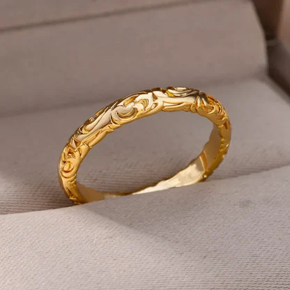 Elegant Ring with Carving Design - Image 2