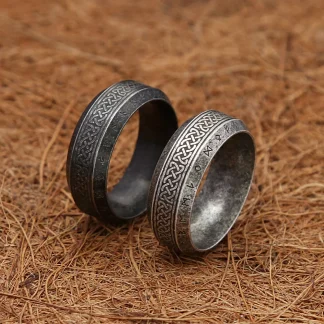 Vintage-style Ring with Carved Design
